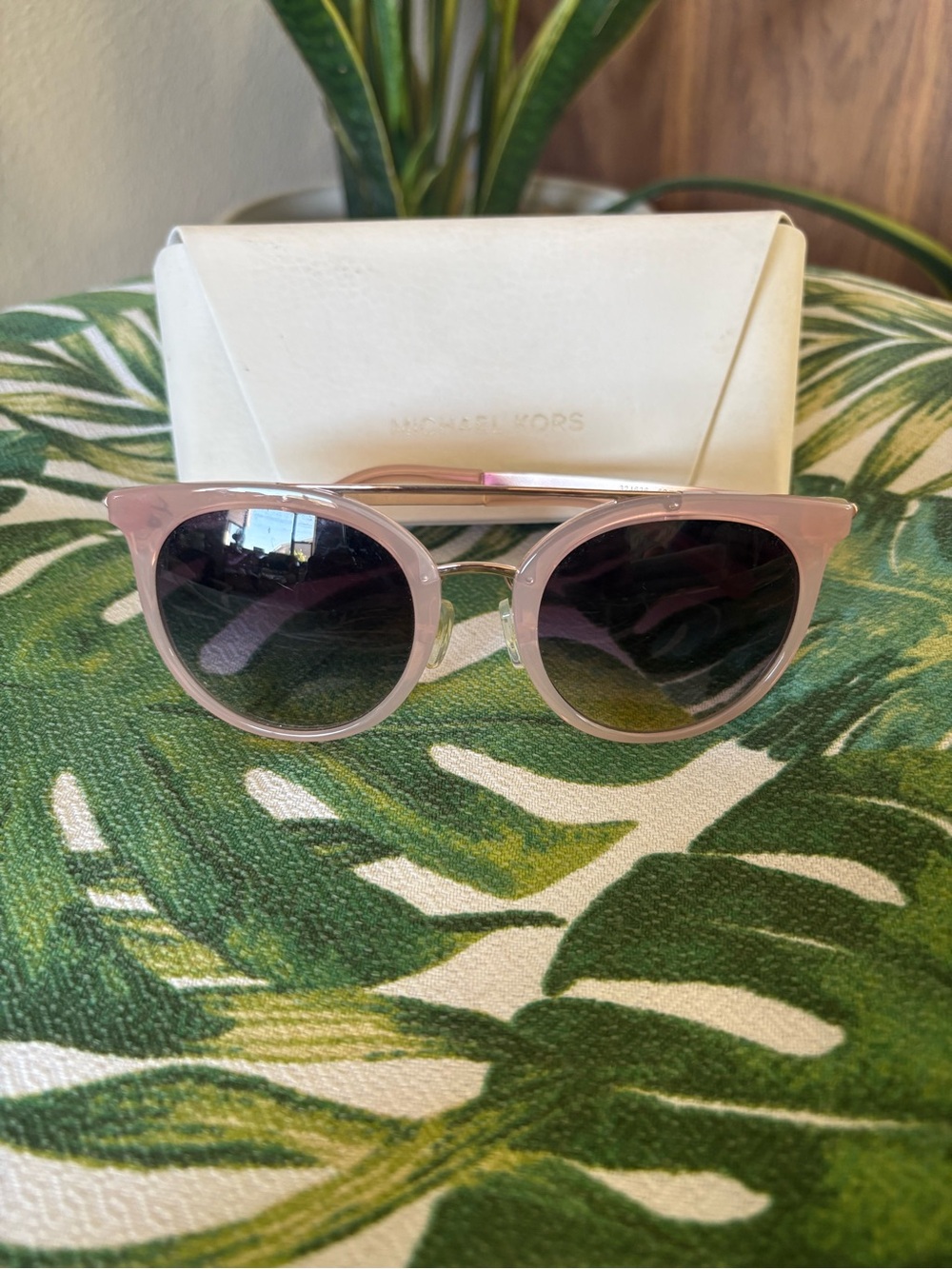 Michael Kors Women’s Light Pink Round Sunglasses with Gradient Lenses NWOT